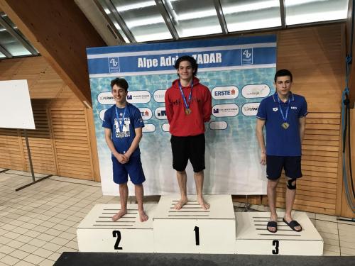 Hunyady Manó aranyérmes A fiú 1 méteren, ezüstérmes 3 méteren